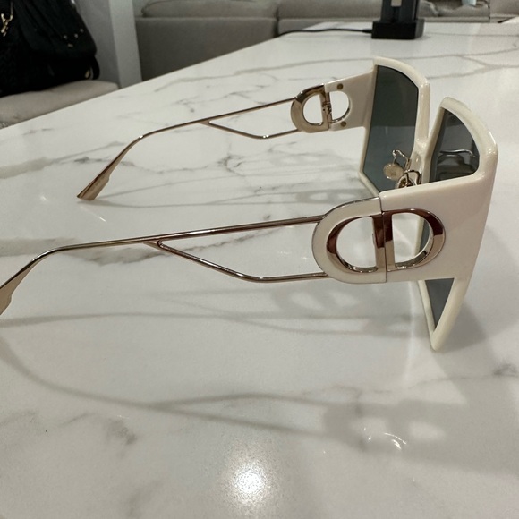 Dior 30Montaigne Sunglasses - Picture 6 of 8